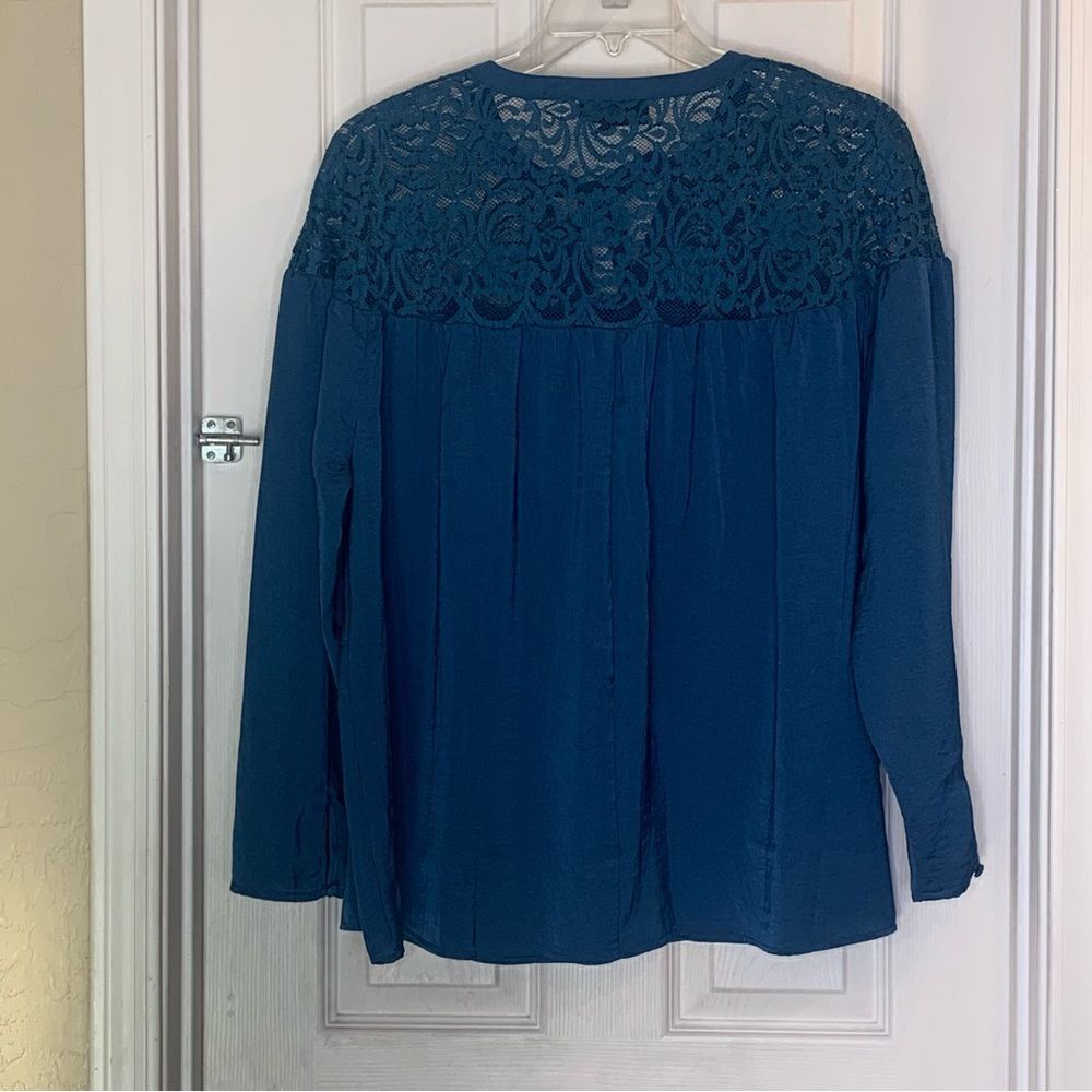 Lane Bryant Split-Neck Lace Yoke Top Size 20 - Picture 5 of 13